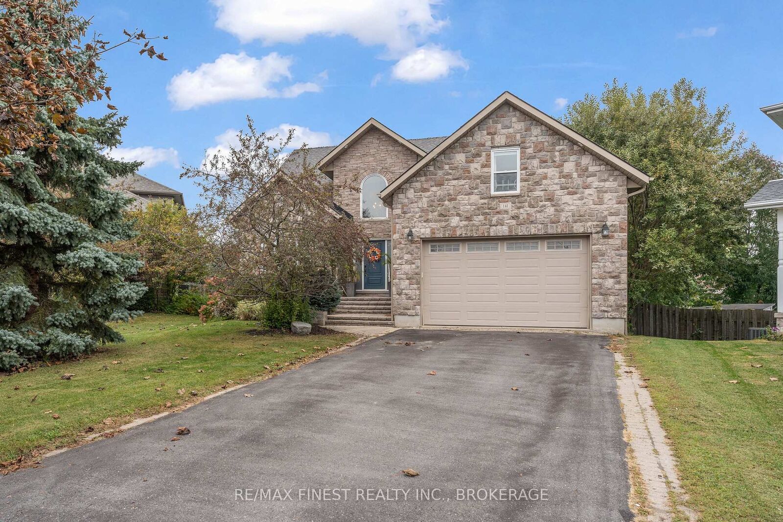 Property Photo:  141 Benjamin Court  ON K7N 2A2 