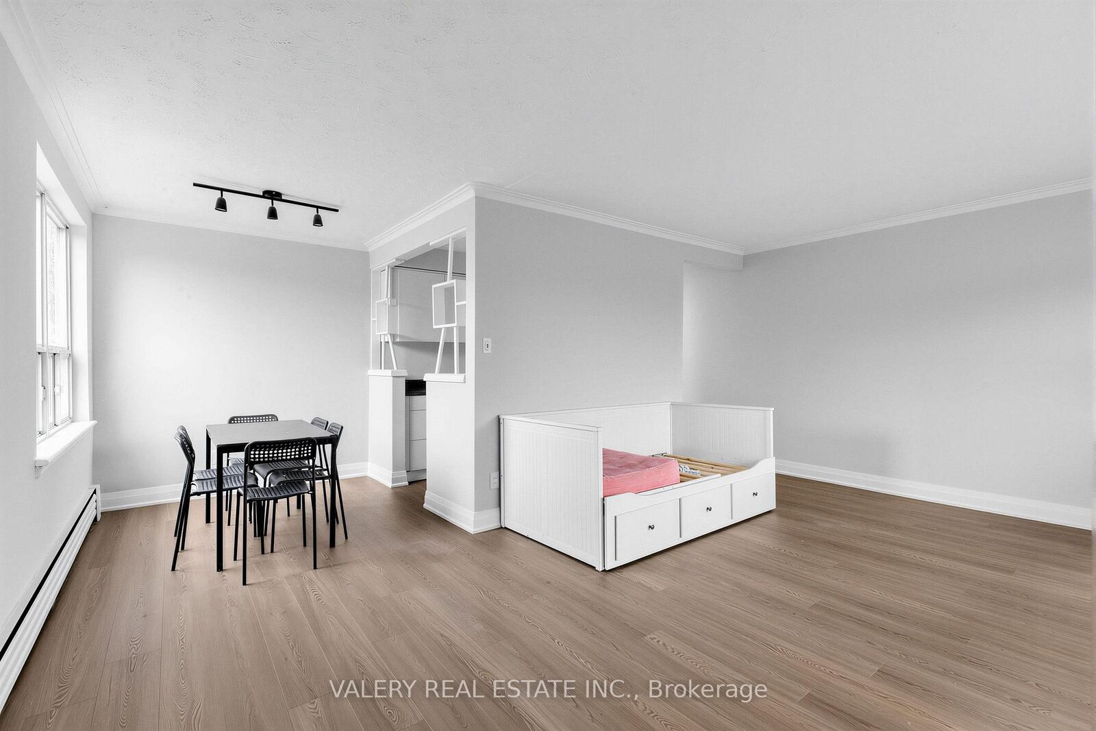 Property Photo:  12 Westgate Boulevard 5  ON M3H 1N6 