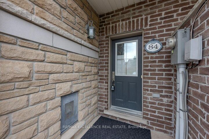 Property Photo:  110 Cedar Lake Crescent 84  ON L6Y 0R1 