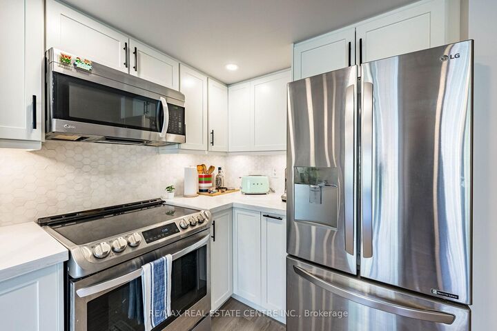 Property Photo:  16 Laidlaw Street 920  ON M6K 1X2 