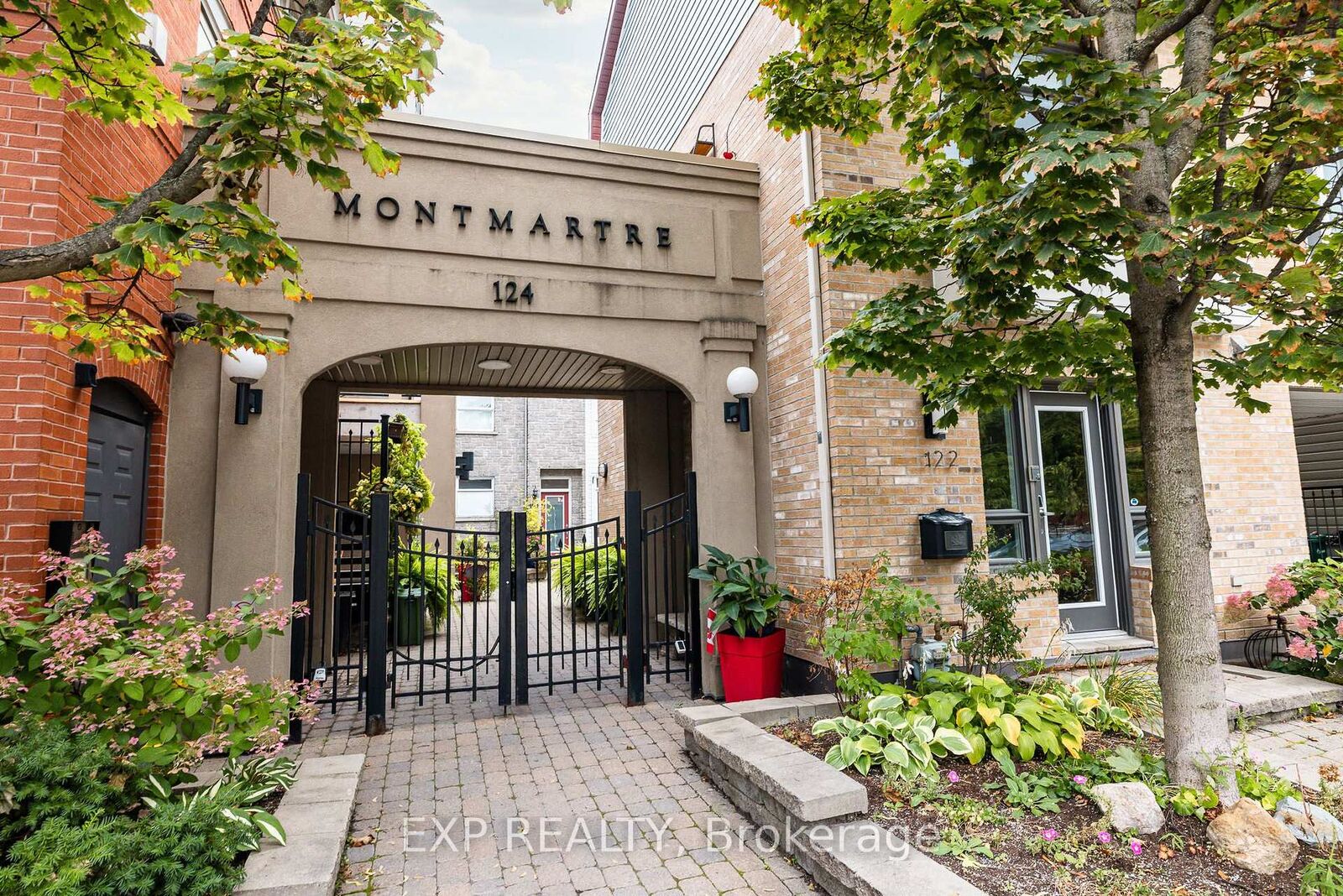 Property Photo:  122 Guigues Avenue W Unit 1 Level 1  ON K1N 5H7 
