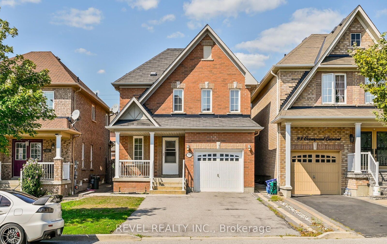 Property Photo:  91 Oceanpearl Crescent  ON L1N 0C6 