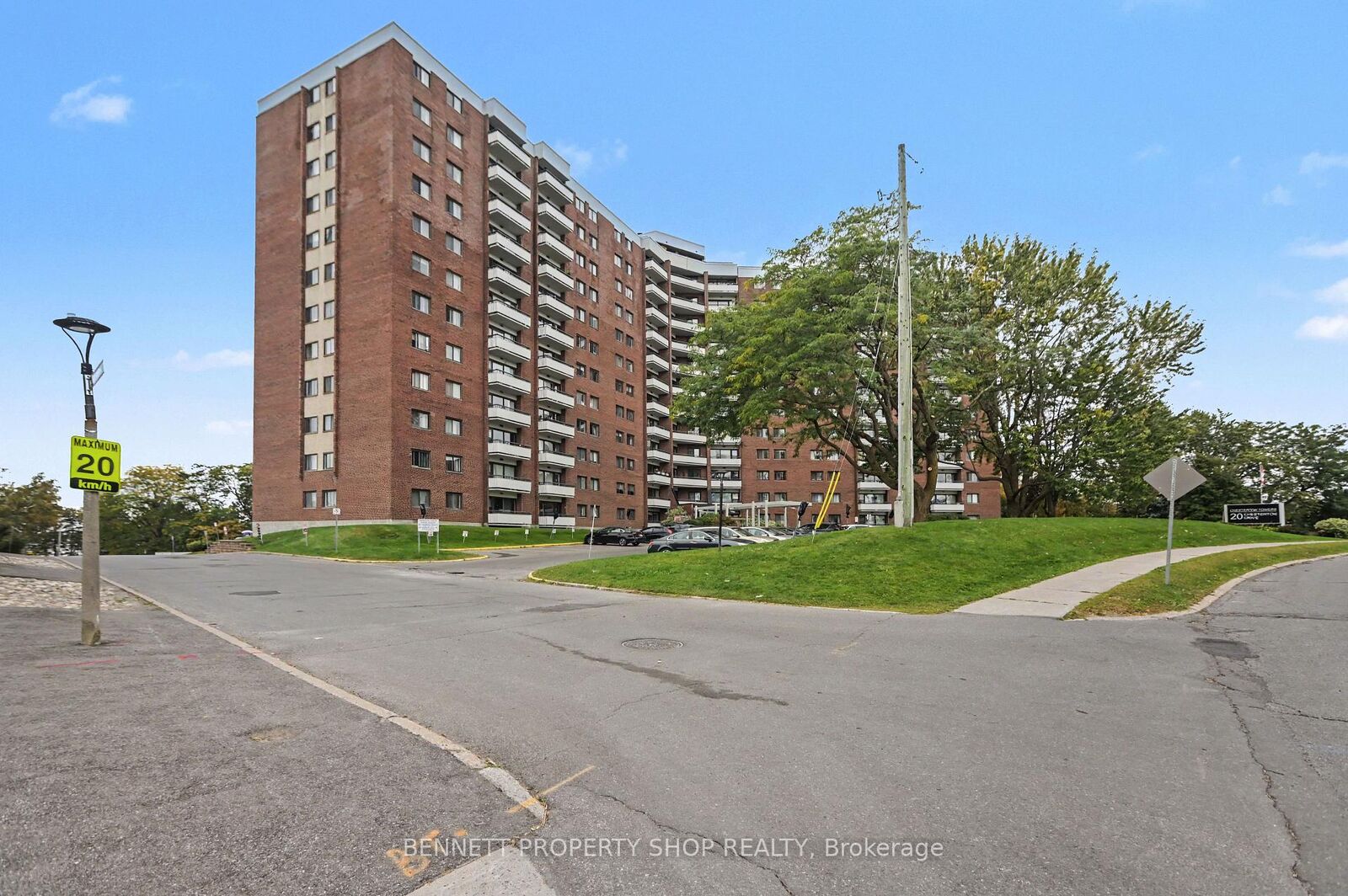 Property Photo:  20 Chesterton Drive 1217  ON K2E 6Z7 
