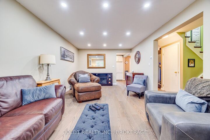 Property Photo: 16 Westbury Drive ON L2S 3V1