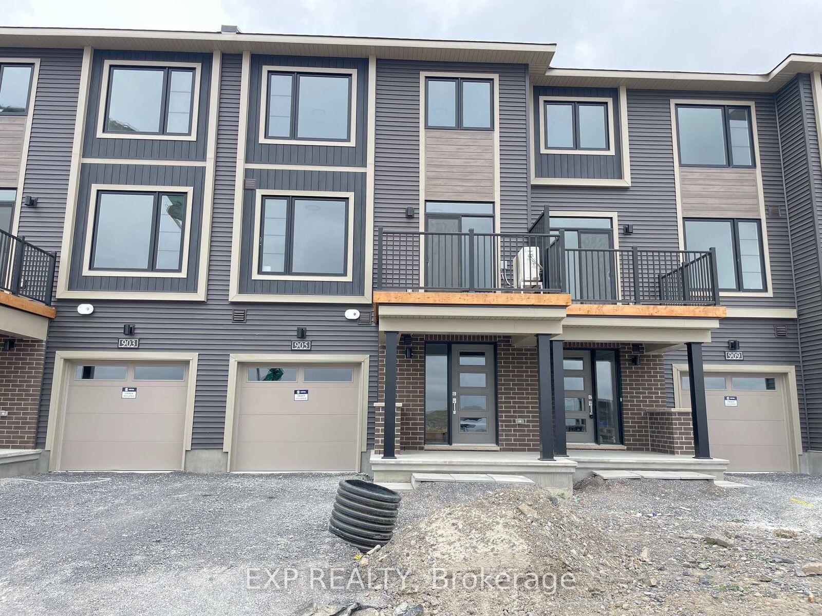 Property Photo:  905 Jack Dalgity Street  ON K0A 1A0 