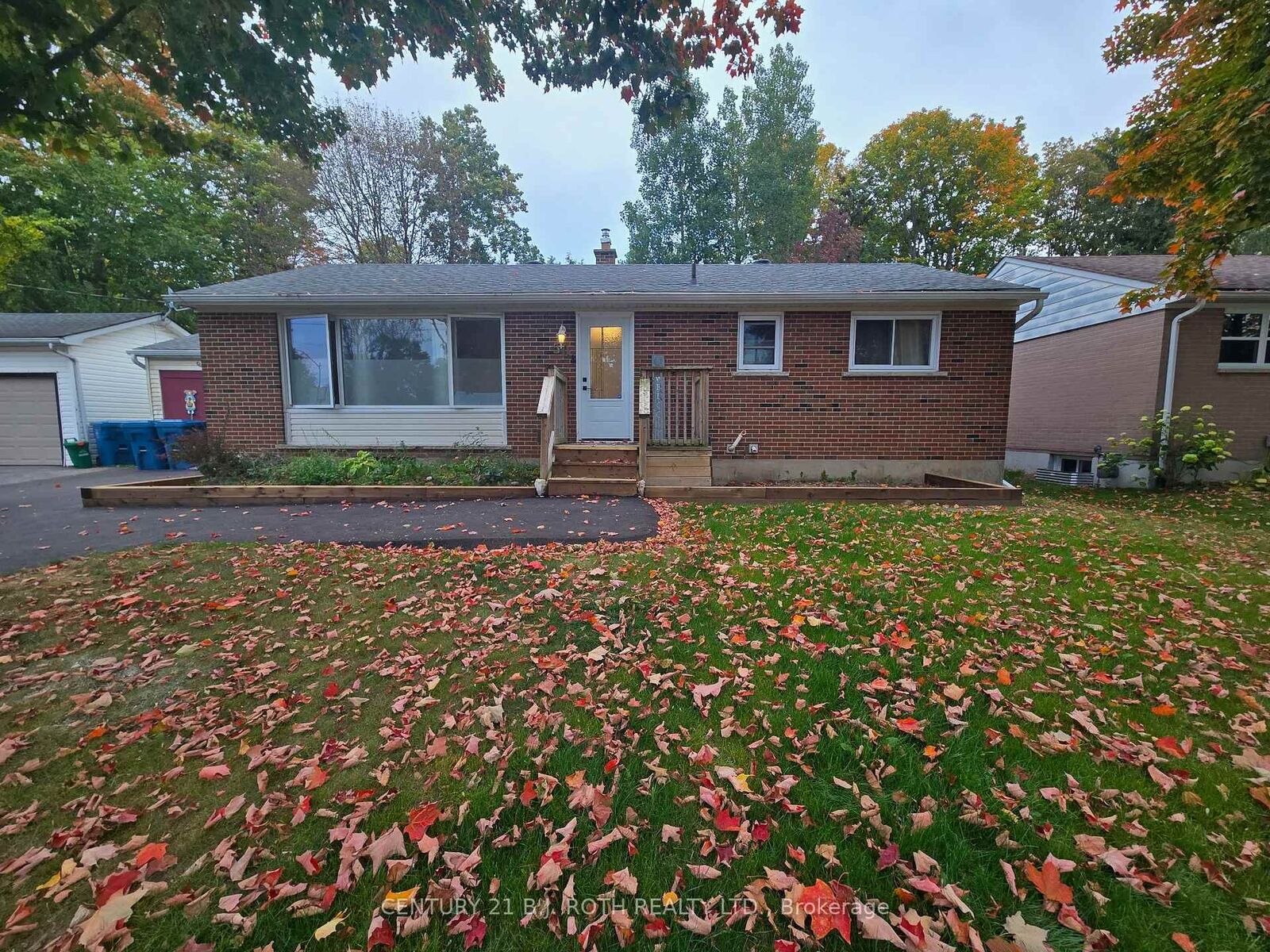 Property Photo:  50 Elmer Avenue B  ON L3V 2S7 