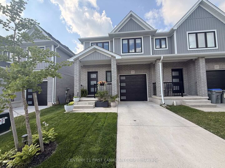 Property Photo:  17 Nicholson Street 19  ON N0M 2J0 