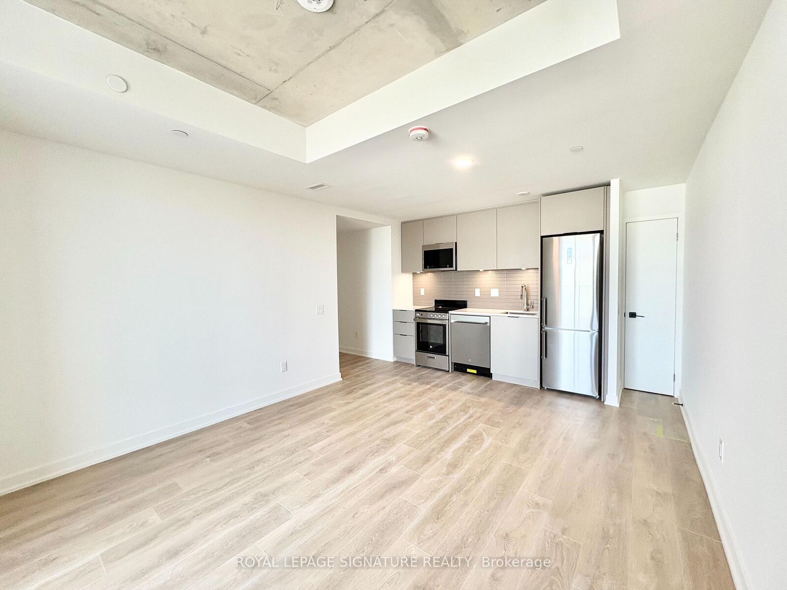 Property Photo: 1 Vine Avenue 415 ON M6P 0C8