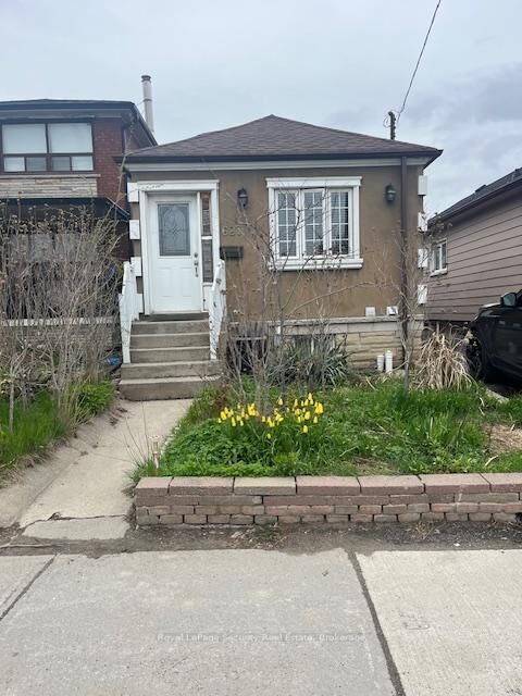 Property Photo:  627 Caledonia Road  ON M6E 4V7 