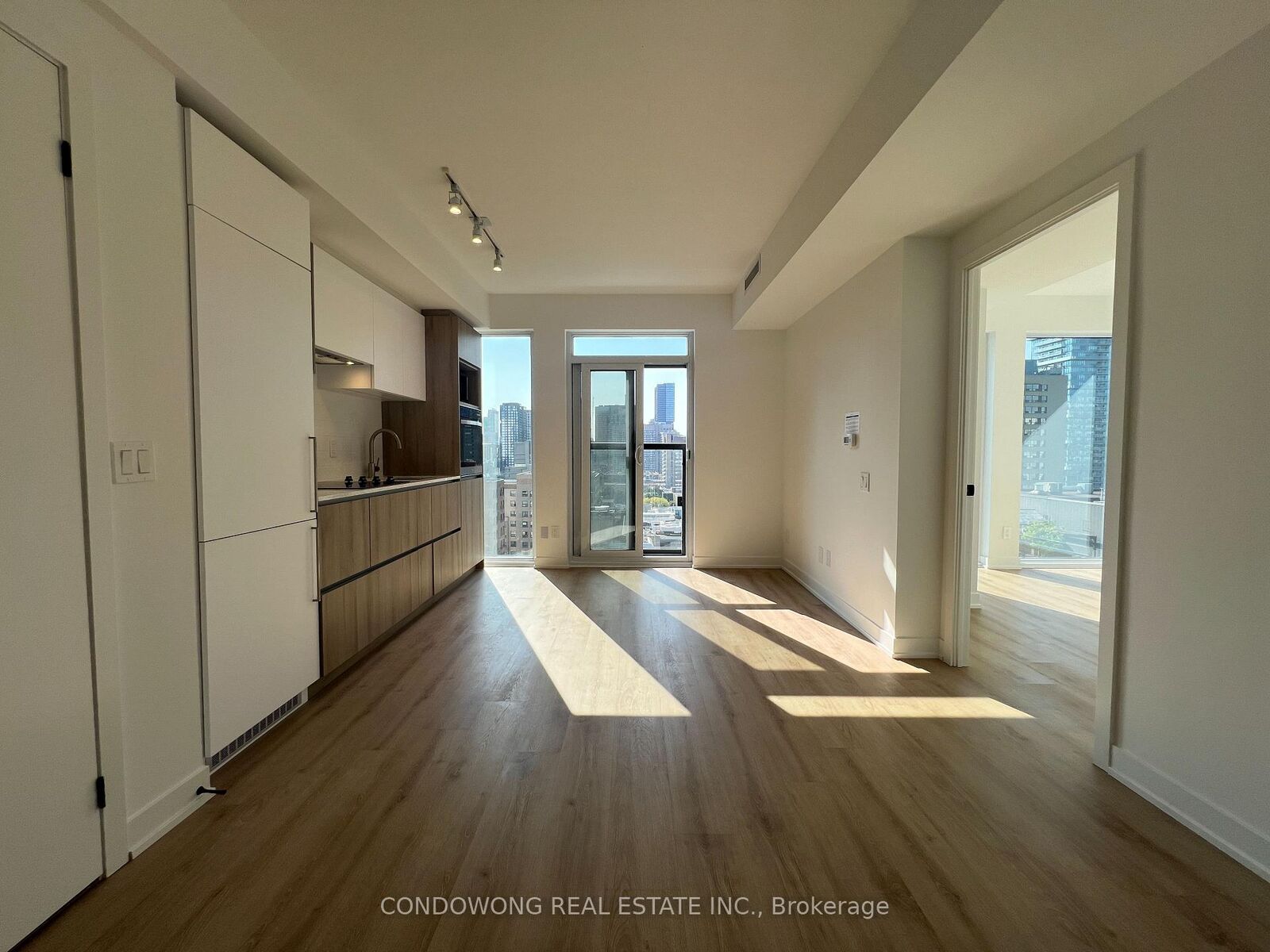 Property Photo:  319 Jarvis Street 1705  ON M5B 0C8 