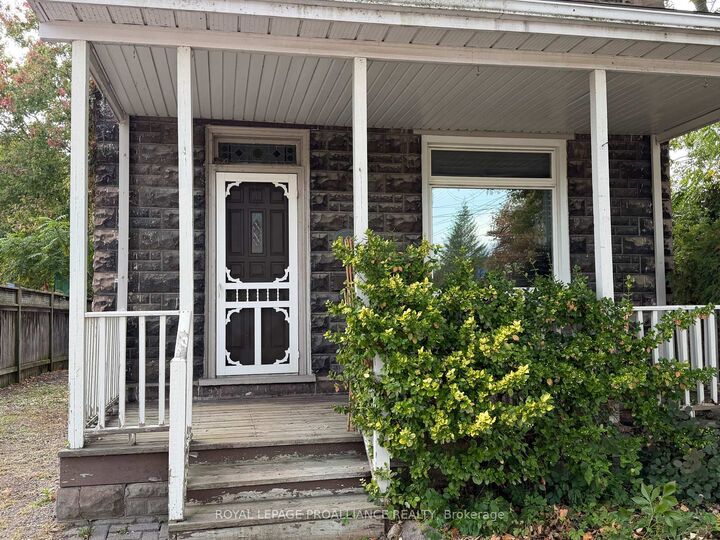 Property Photo:  108 Buell Street  ON K6V 4Y6 