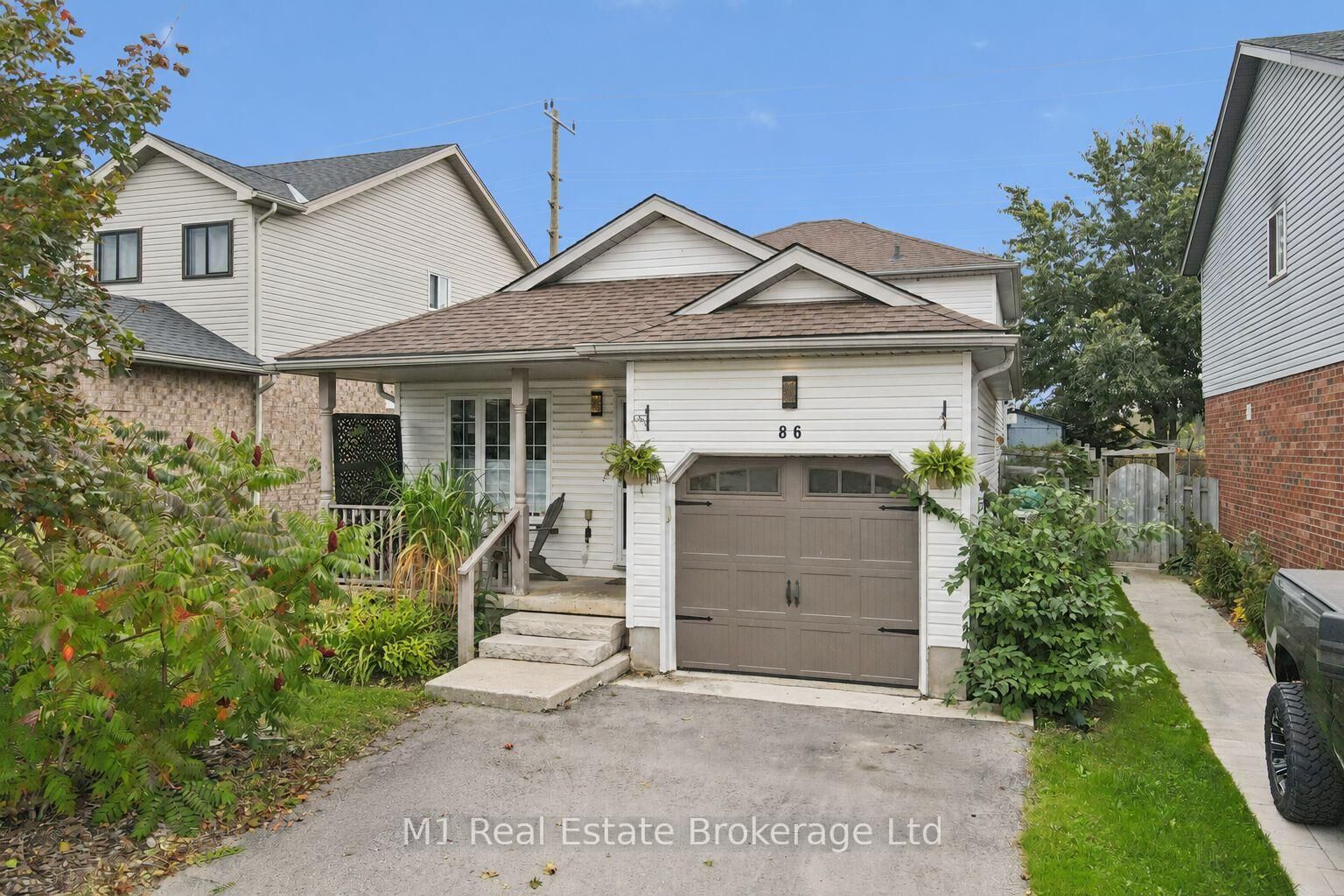 Property Photo:  86 Milligan Street  ON N1M 3S5 