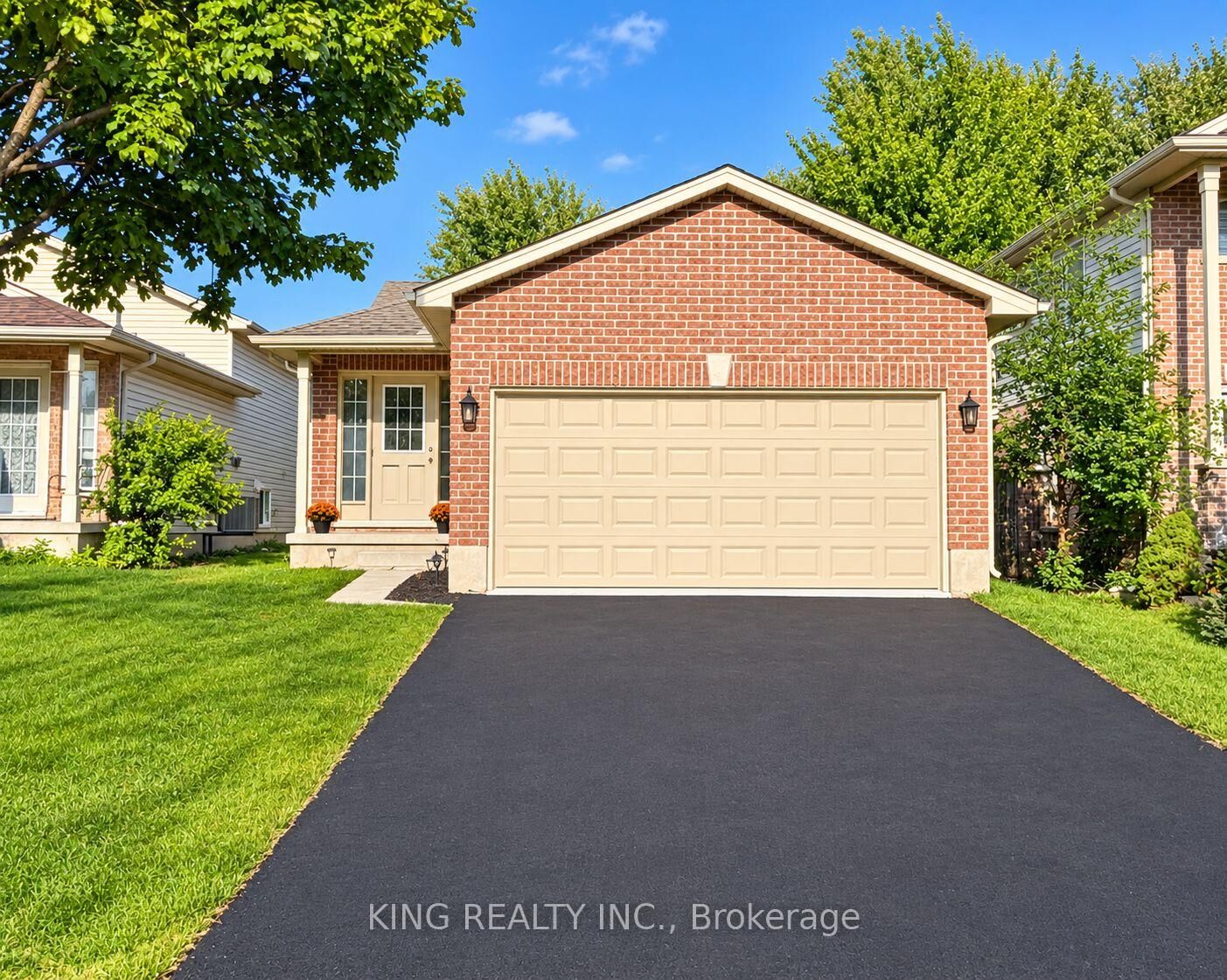 Property Photo:  1671 Benjamin Drive  ON N5V 5K1 