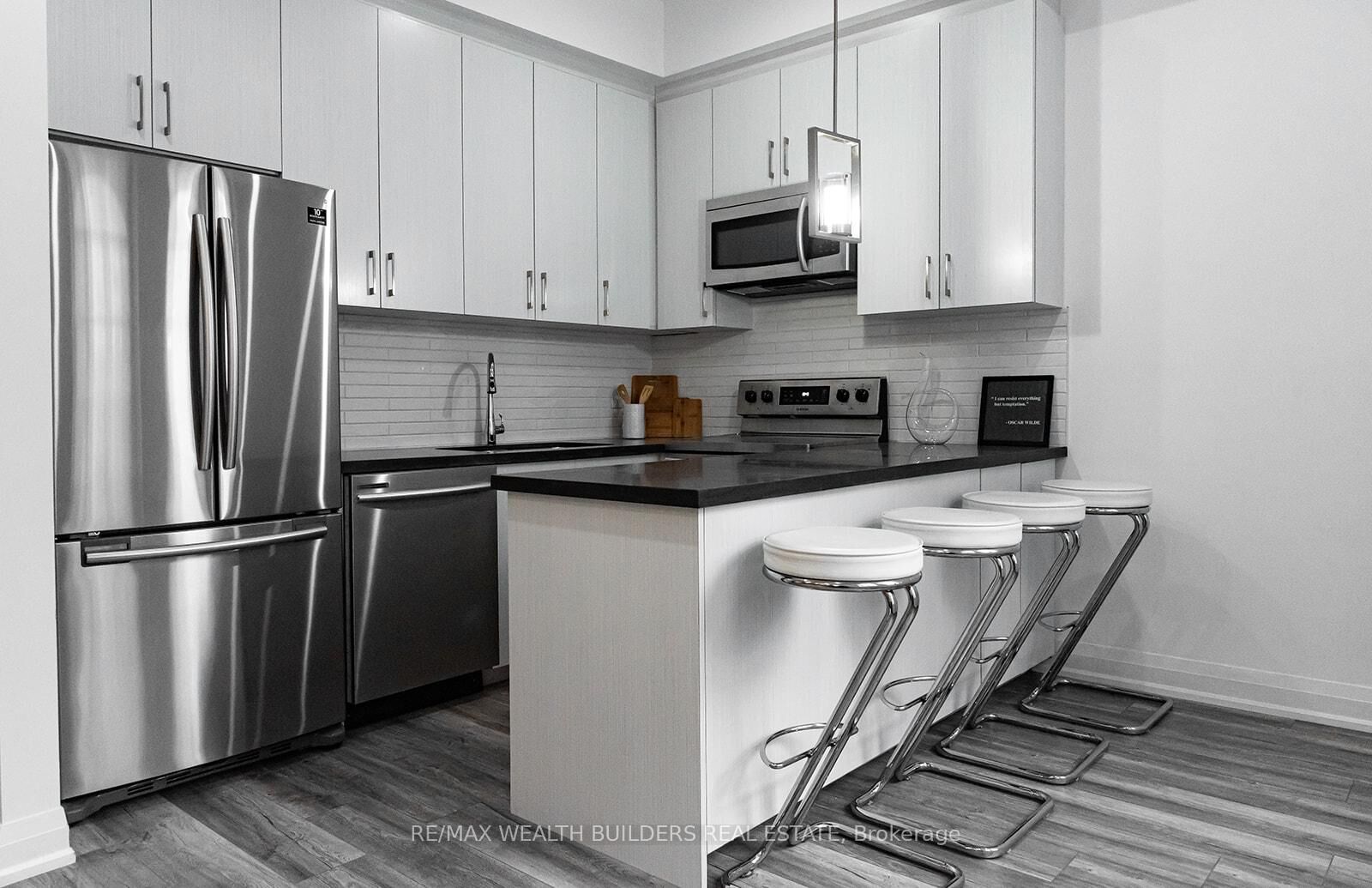 Property Photo:  213 Jarvis Street 6  ON M5B 2C1 