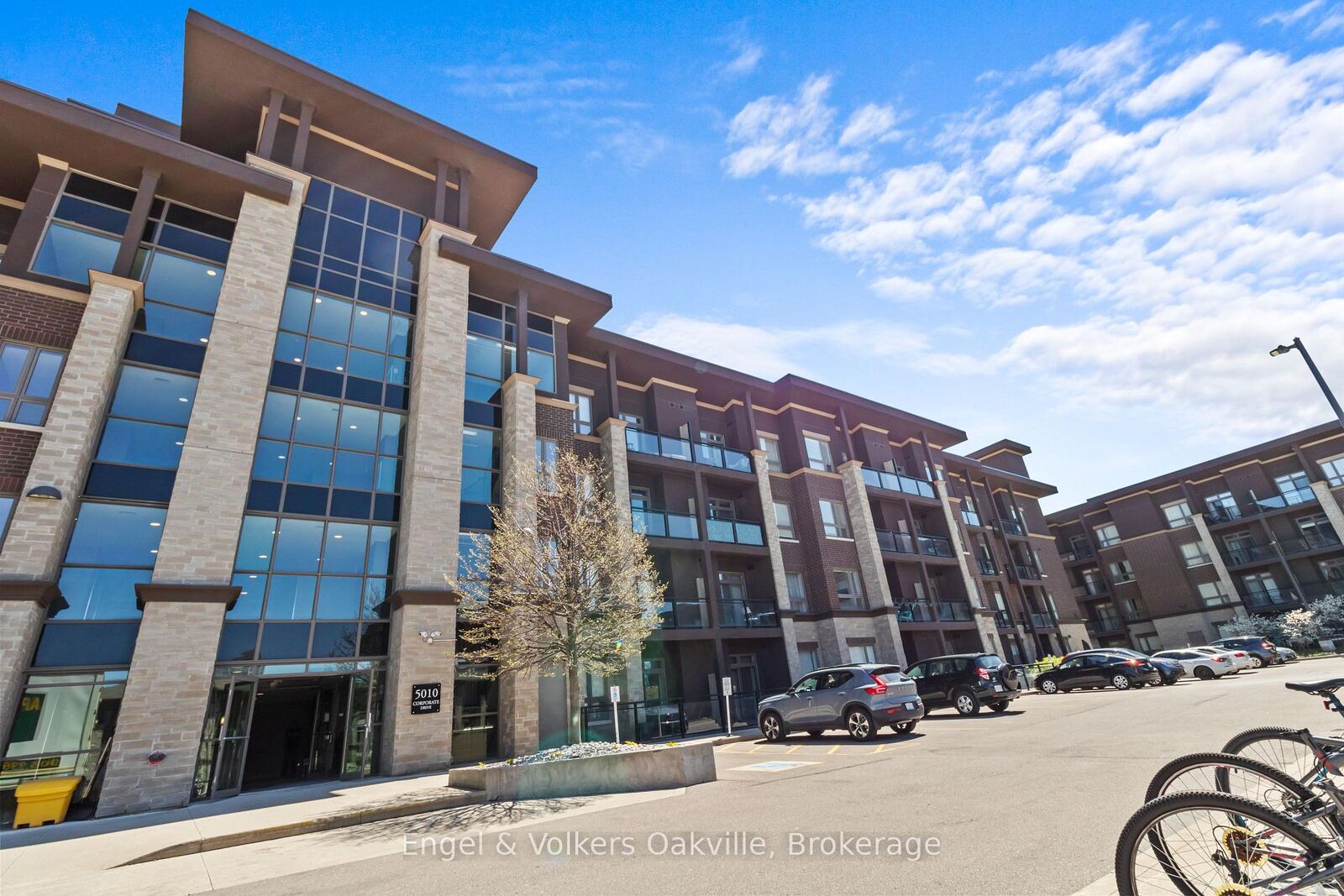 Property Photo:  5010 Corporate Drive 135  ON L7L 0H6 