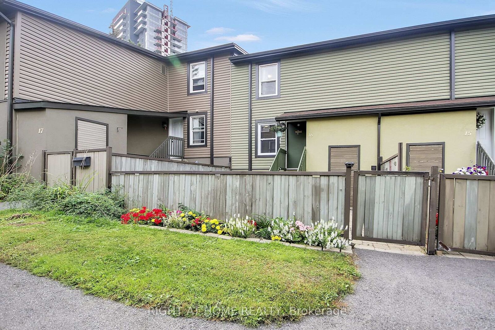 Property Photo:  1250 McWatters Road N 16  ON K2C 3P5 
