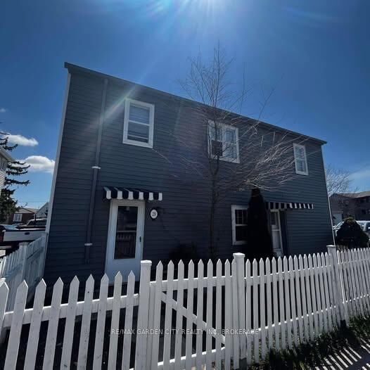 Property Photo:  29 Rykert Street 1  ON L2S 1Y8 