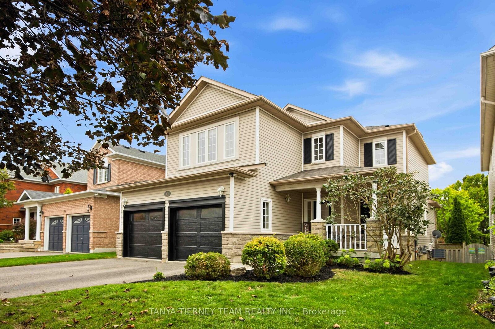 Photo de la propriété:  17 Cody Avenue  ON L1M 1K8 