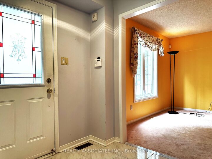Property Photo:  5577 Haddon Hall Road  ON L5M 5G4 