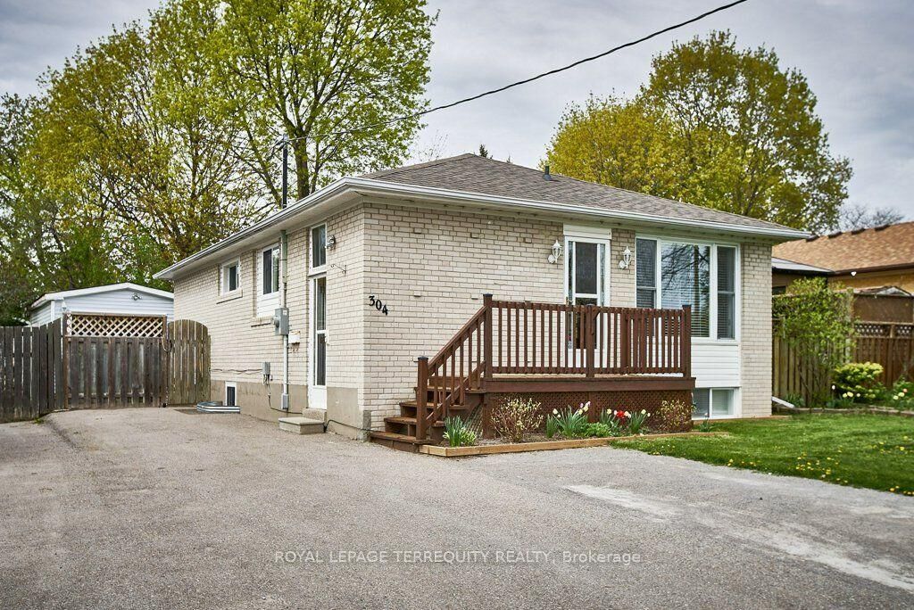 Property Photo:  304 Palmerston Avenue Lower  ON L1N 3E9 