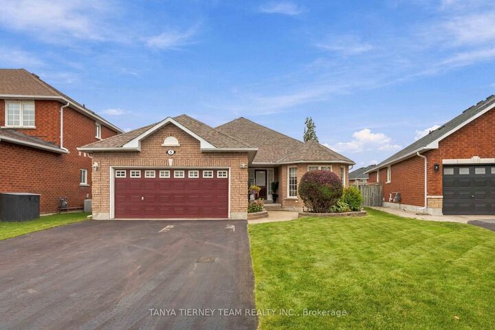 Property Photo:  5 Padfield Drive  ON L1C 5E4 