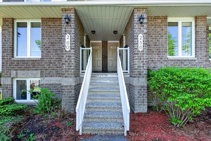 Property Photo:  256 Cresthaven Drive  ON K2G 6W4 