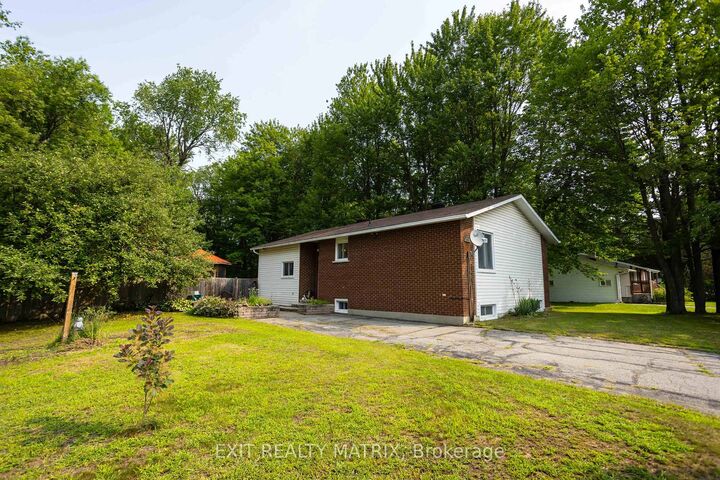 Property Photo:  2174 Des Pins Street  ON K4R 1C5 