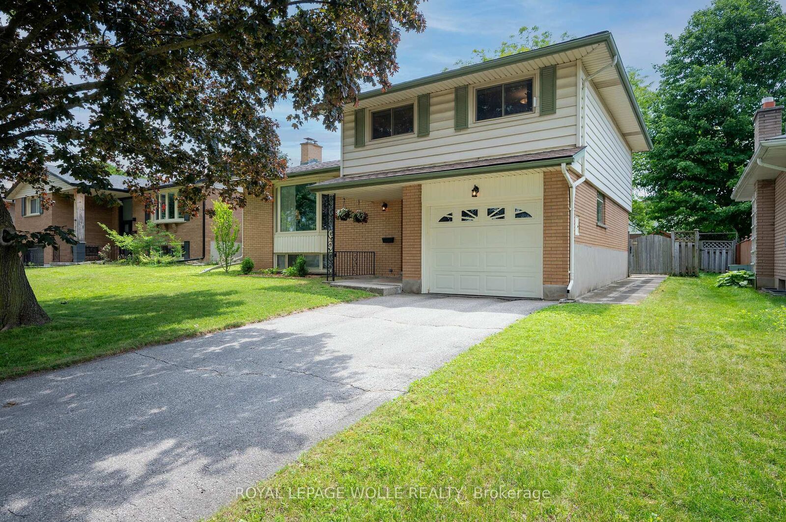 Photo de la propriété:  99 Lorraine Avenue  ON N2B 2N1 