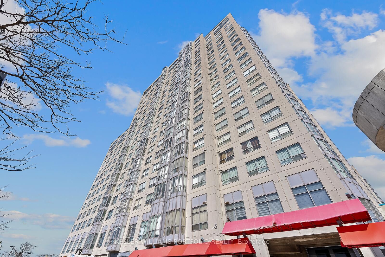 Property Photo:  2550 Lawrence Avenue E 418  ON M1P 4Z3 