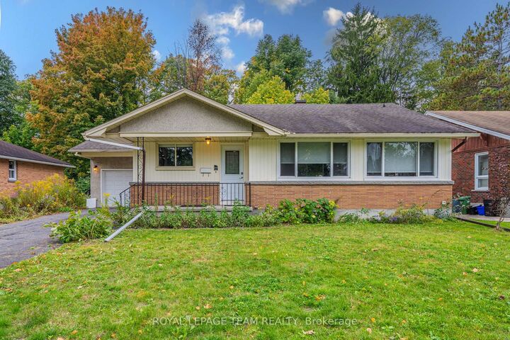 Property Photo:  1210 Adirondack Drive  ON K2C 2V3 