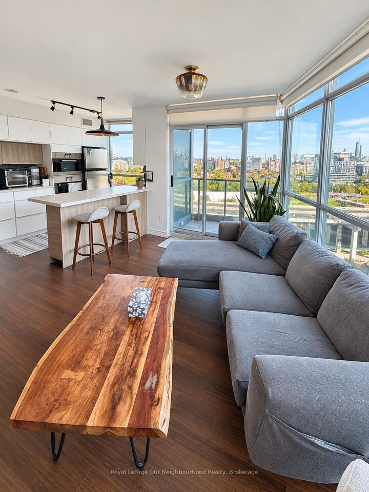 Property Photo:  219 Fort York Boulevard 1503  ON M5V 1B1 