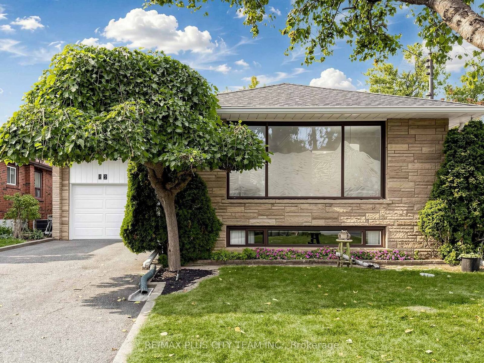 Property Photo:  16 Holford Crescent  ON M1T 1M1 