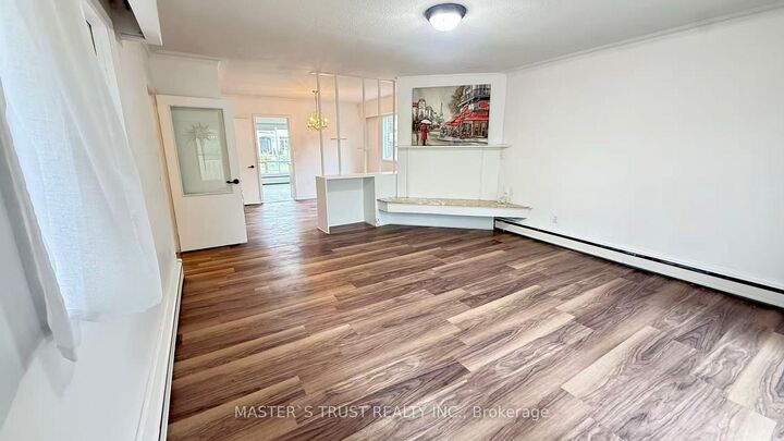 Photo de la propriété:  146 Yorkview Drive  ON M2R 1K1 
