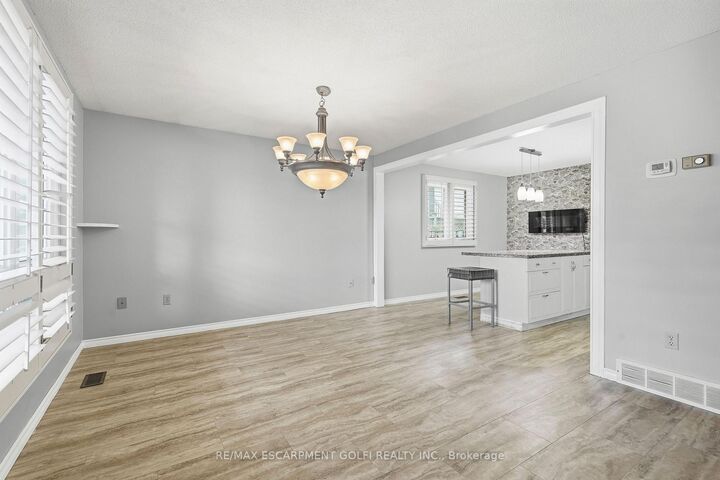 Property Photo:  7814 Donlee Drive  ON L2H 2N5 