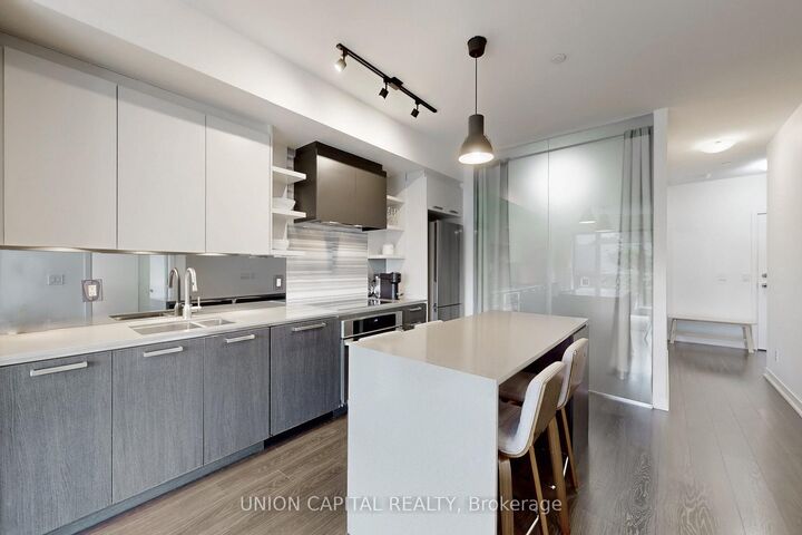 Photo de la propriété:  1830 Bloor Street W 323  ON M6P 0A2 