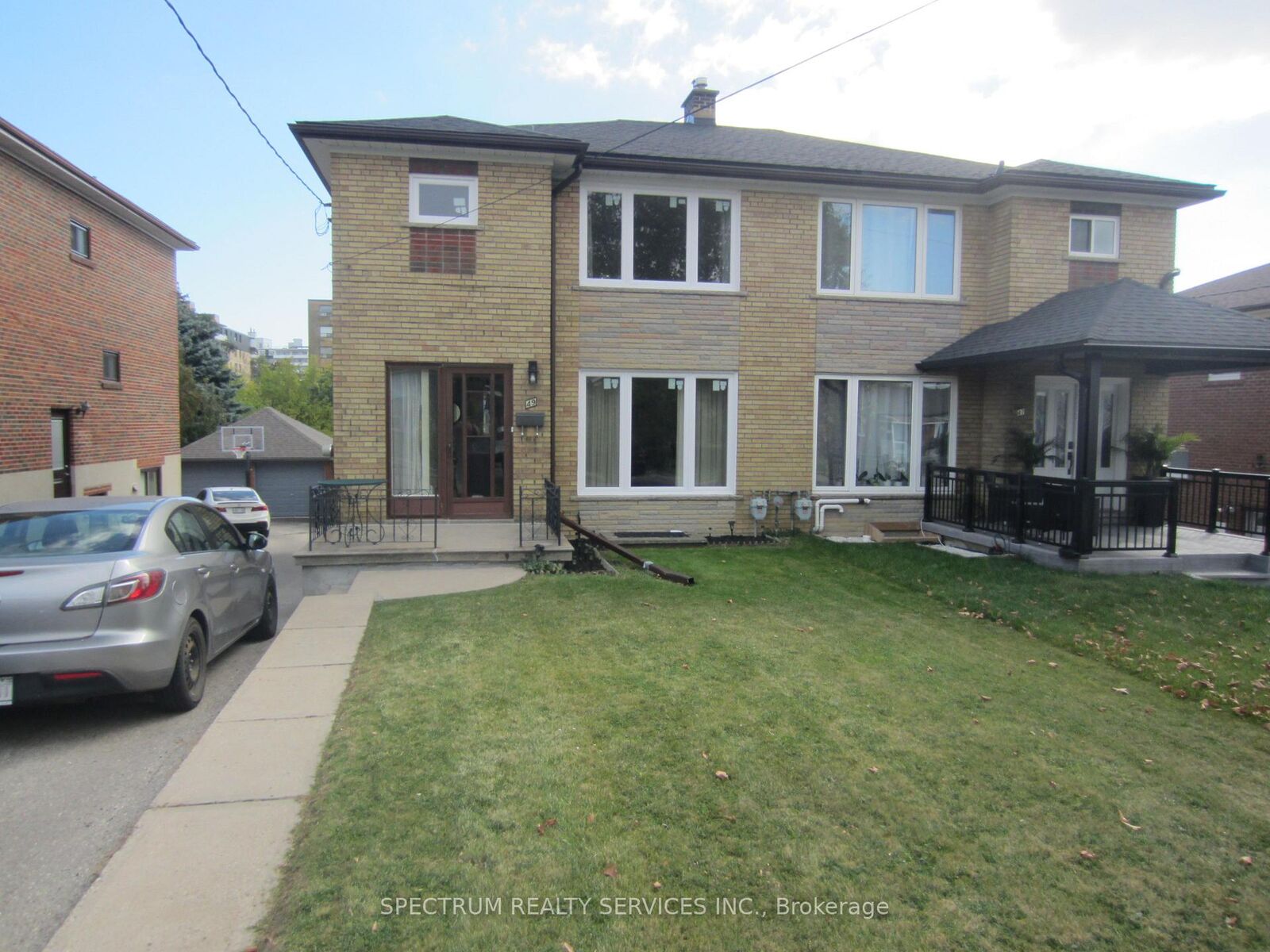Property Photo:  49 Gotham Court Unit 1  ON M6M 2N9 