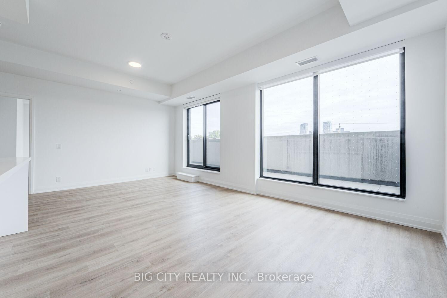 Property Photo:  36 Brentcliffe Road 209  ON M4G 0E1 