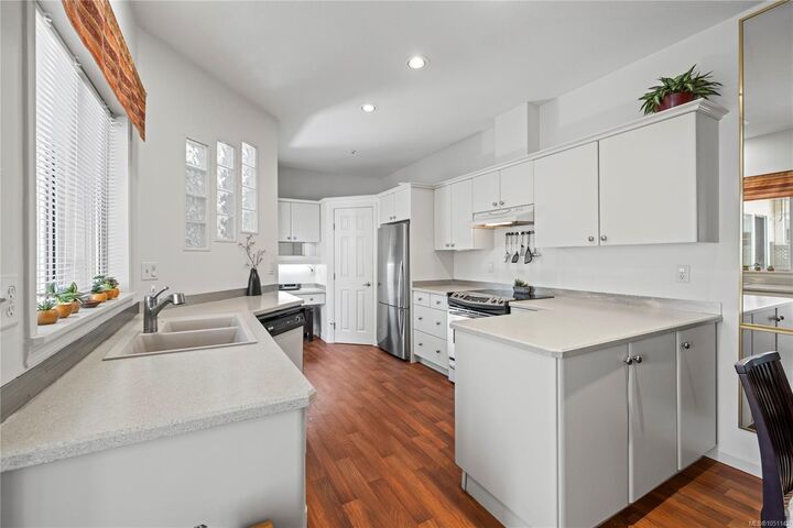 Property Photo: 126 Ocean Walk Dr BC V9V 1N2