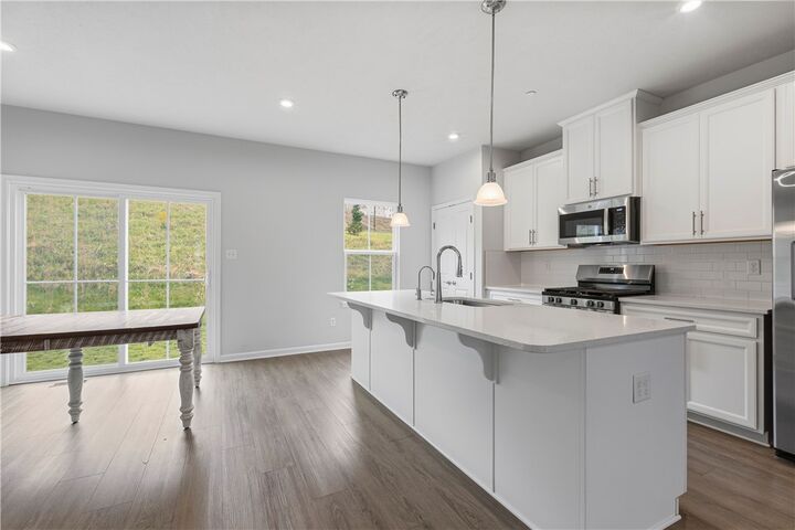 Property Photo:  207 Yellowwood Ct  PA 15301 