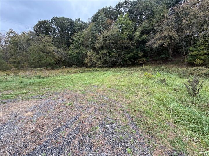 Property Photo:  2520 Warrendale Bayne Rd  PA 15005 
