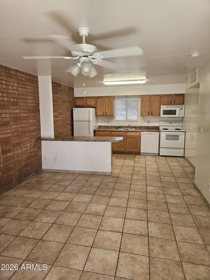 Property Photo:  703 W Rose Lane # 15A  AZ 85013 