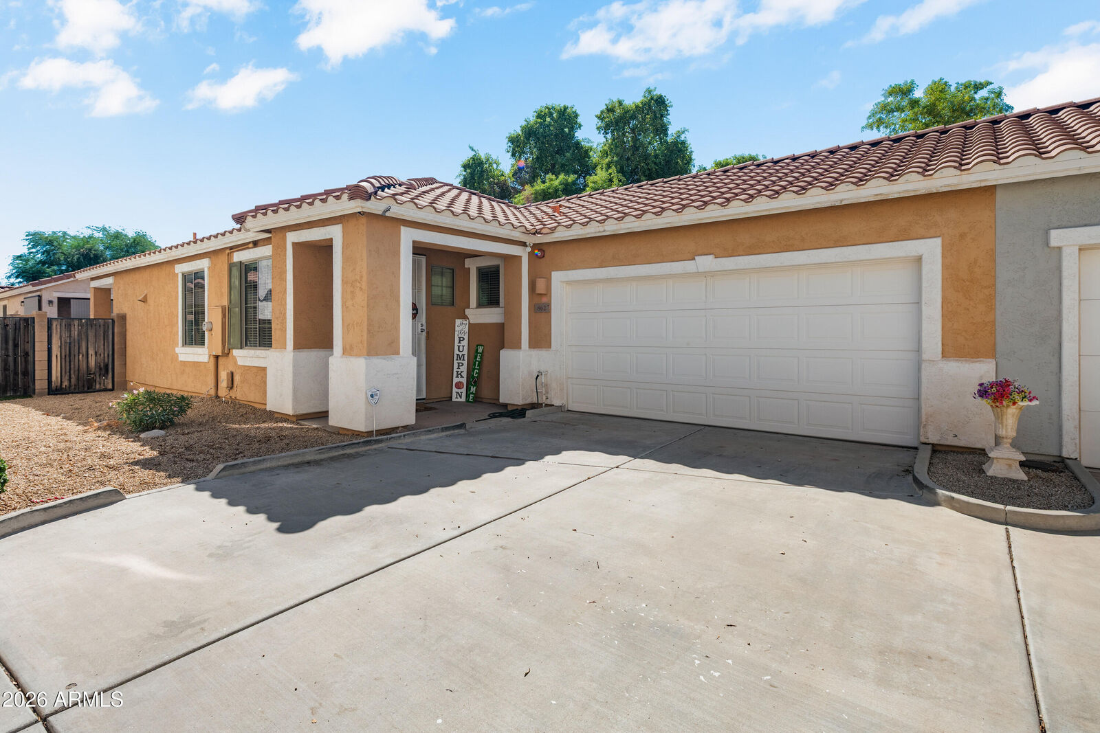 Property Photo: 862 S Colonial Drive AZ 85296