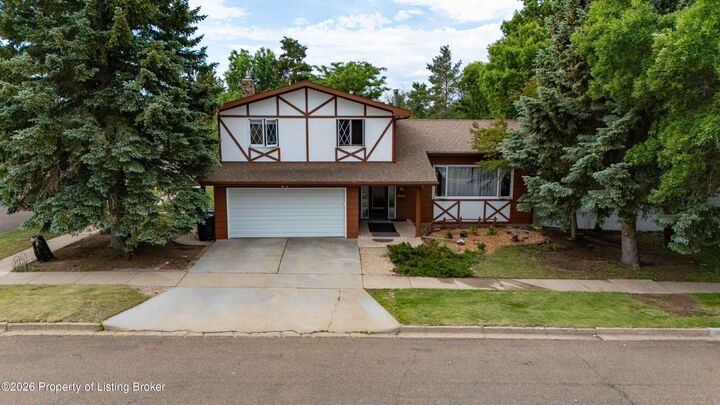 Property Photo:  509 6th Street W  ND 58601 
