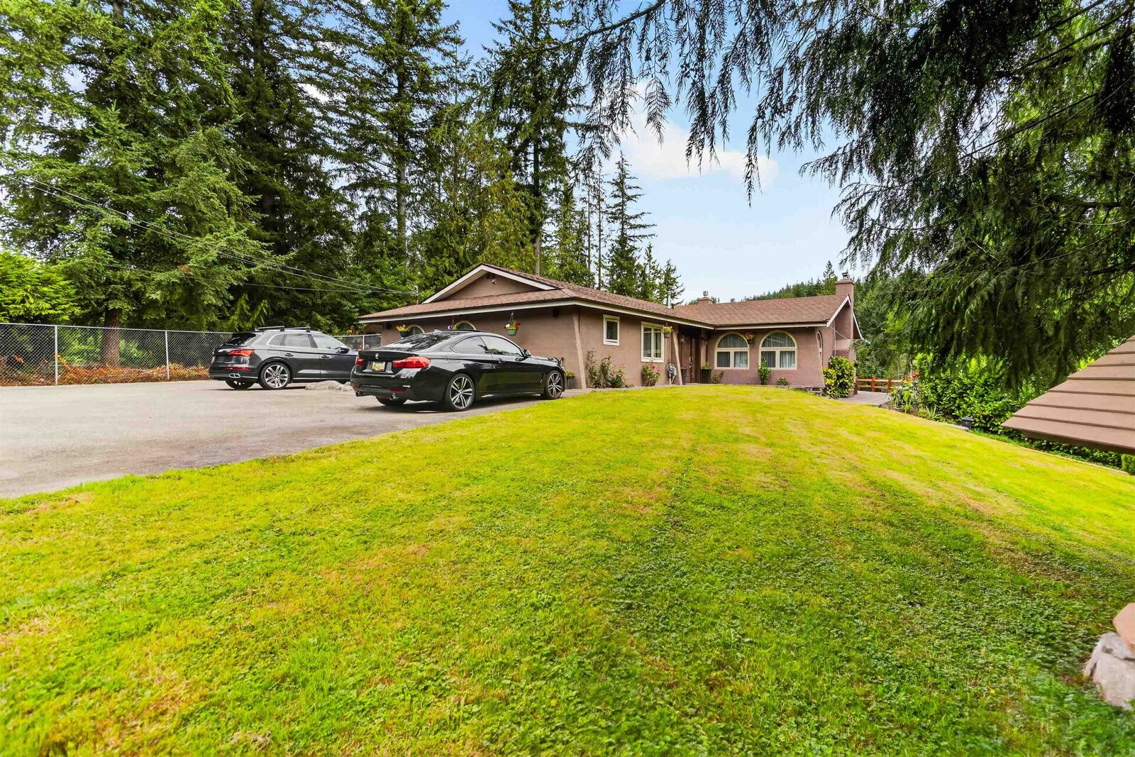 Property Photo:  31663 Townshipline Avenue  BC V4S 1G3 