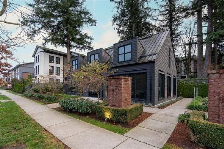 Property Photo:  15828 27 Avenue 8  BC V3Z 0X4 