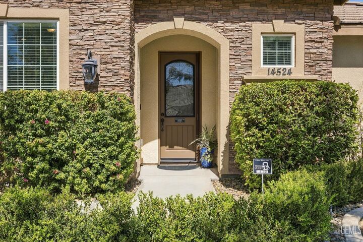 Property Photo:  14524 Blue Stream Avenue  CA 93314 
