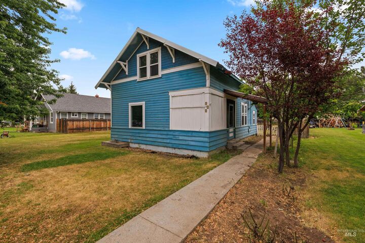 Property Photo: 928 W 4th St ID 83672