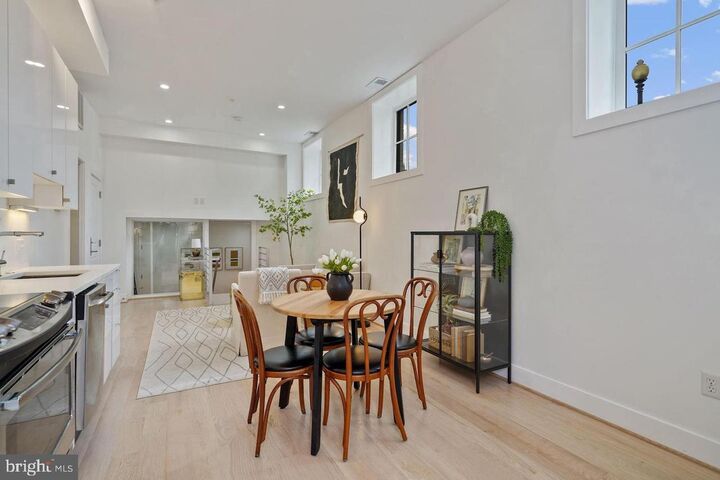 Property Photo:  1211 G Street SE 1  DC 20003 