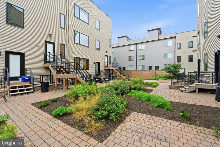 Property Photo:  513 W Norris St Street W 9C  PA 19122 