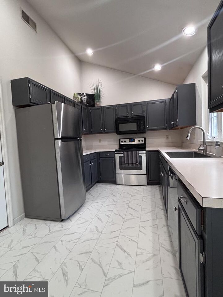 Property Photo:  19 Burr Oak Drive  PA 17551 